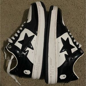 Bapestas brand new worn once text me for price negotiation or better pictures !